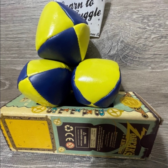 Zoltar’s Arcade Juggling Balls - Picture 6 of 7